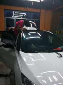 汽车贴个黑顶要多少钱 汽车贴个黑顶要多少钱