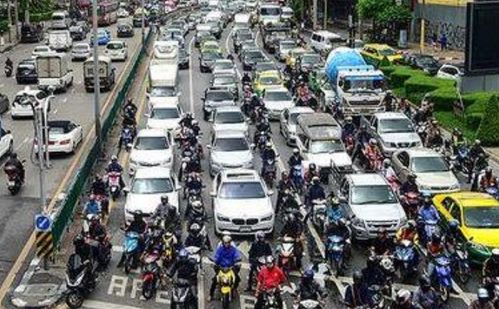 汽车红灯能跑多少公里路