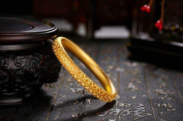 黄金与金饰价格剧震 黄金与金饰价格剧震