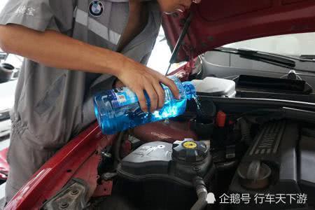 汽车内玻璃水多少钱一瓶(汽车内玻璃水价格解析，多少钱一瓶？