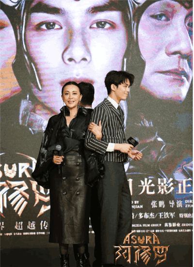 时隔三十年周星驰刘嘉玲再度合作