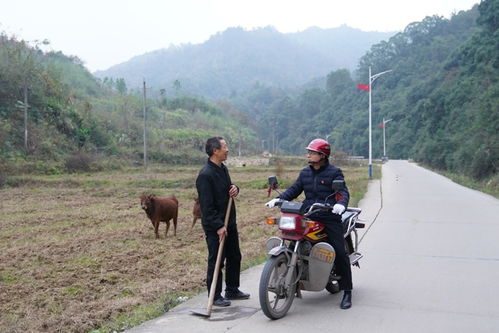 书记乡长骑摩托下乡视频走红